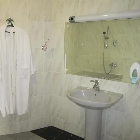 квеле מלון 4*